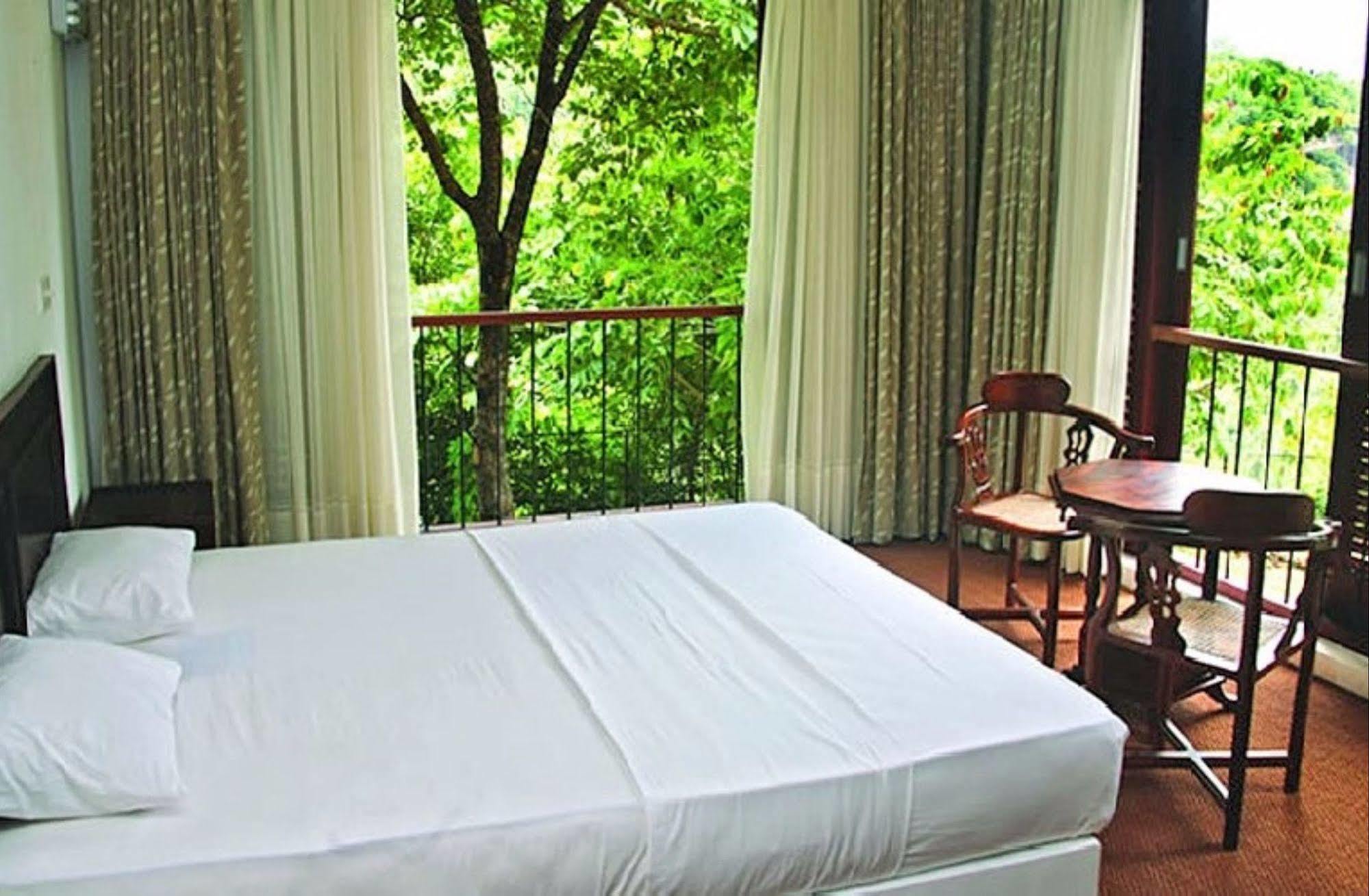 Birds Park Polgahawela Hotel Wadakada Luaran gambar