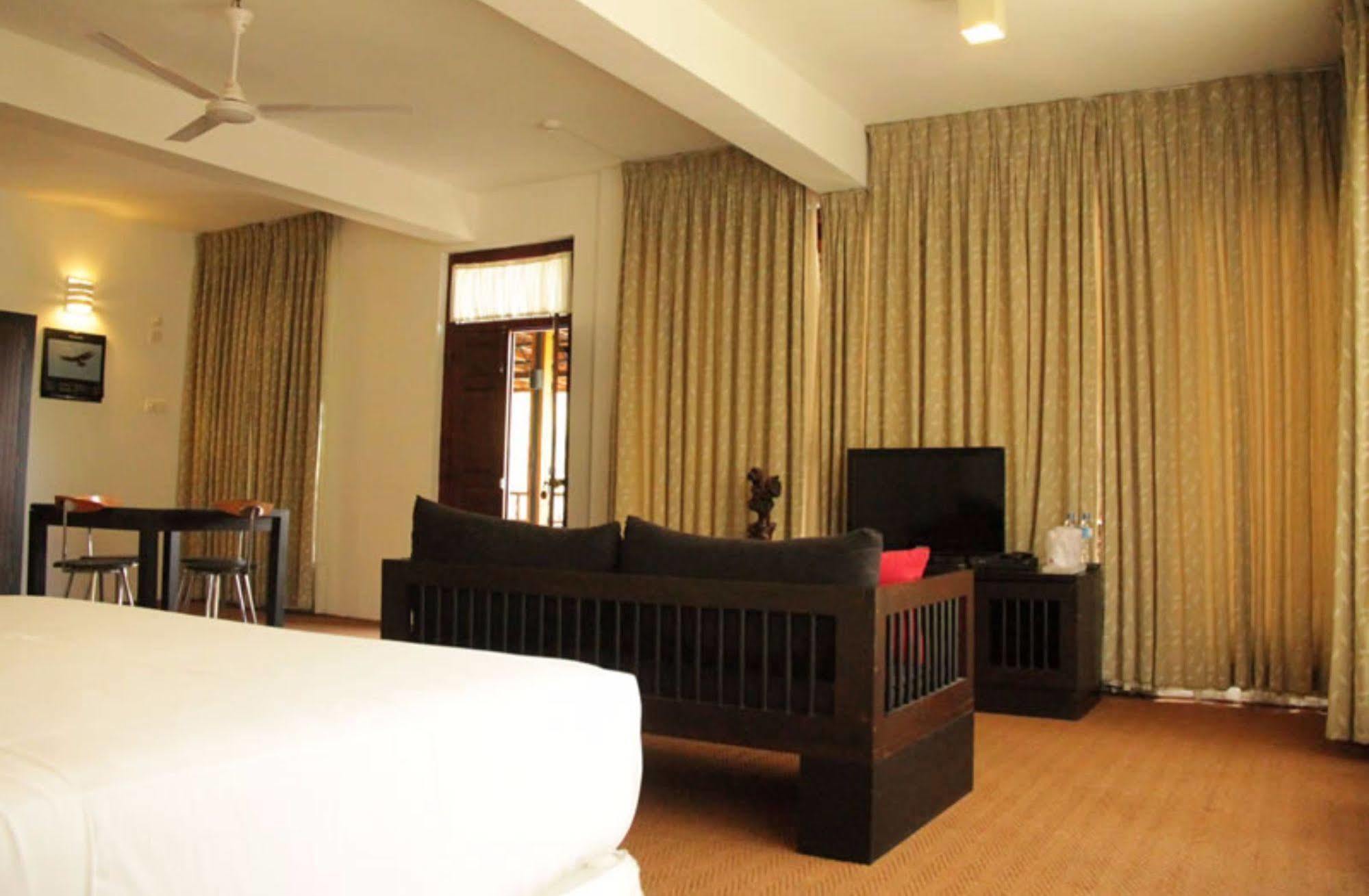 Birds Park Polgahawela Hotel Wadakada Luaran gambar